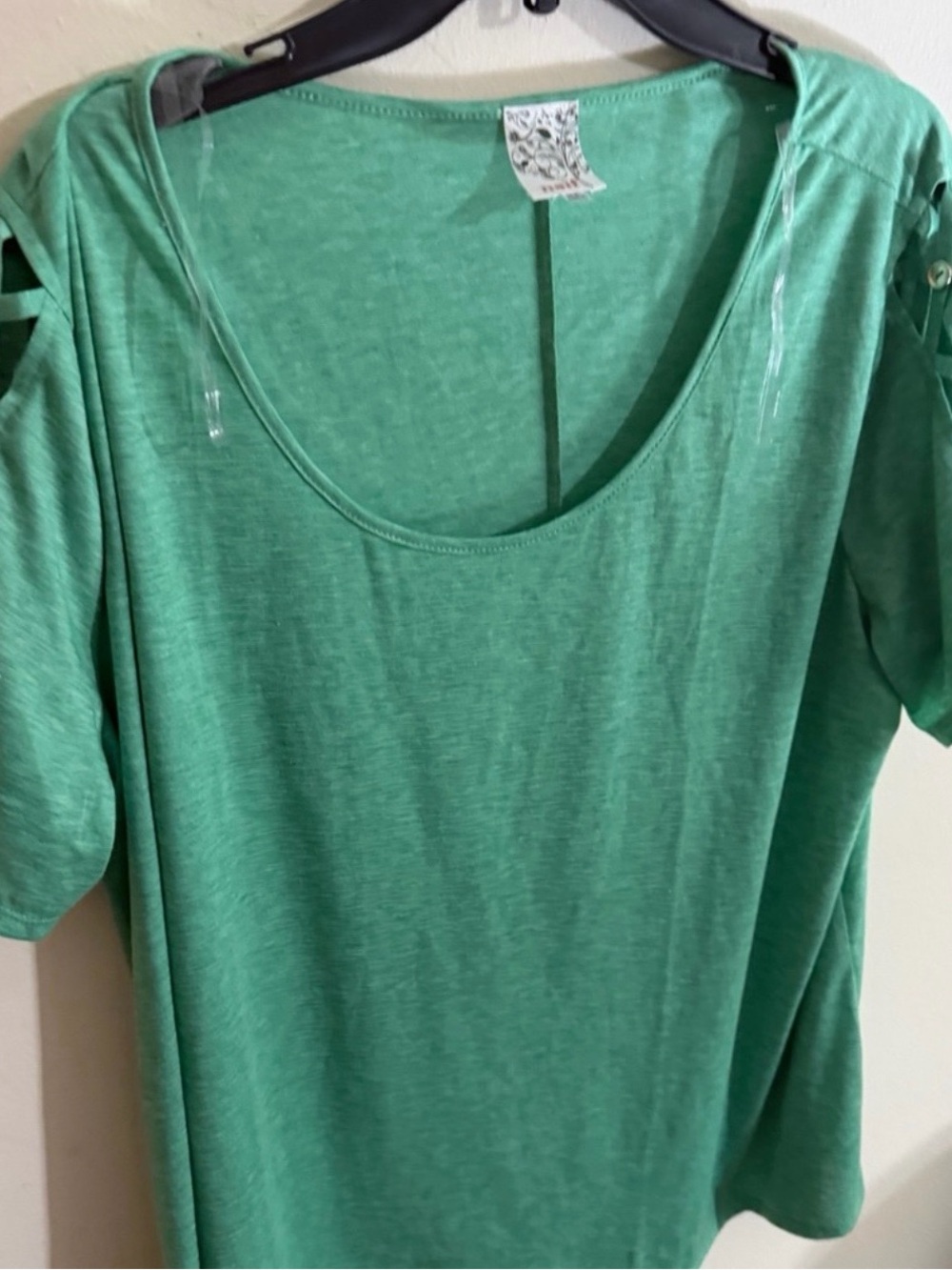 NWOT NAIF Size 3x Green Short Sleeve Scoop Neck Top with Shoulder Lattice